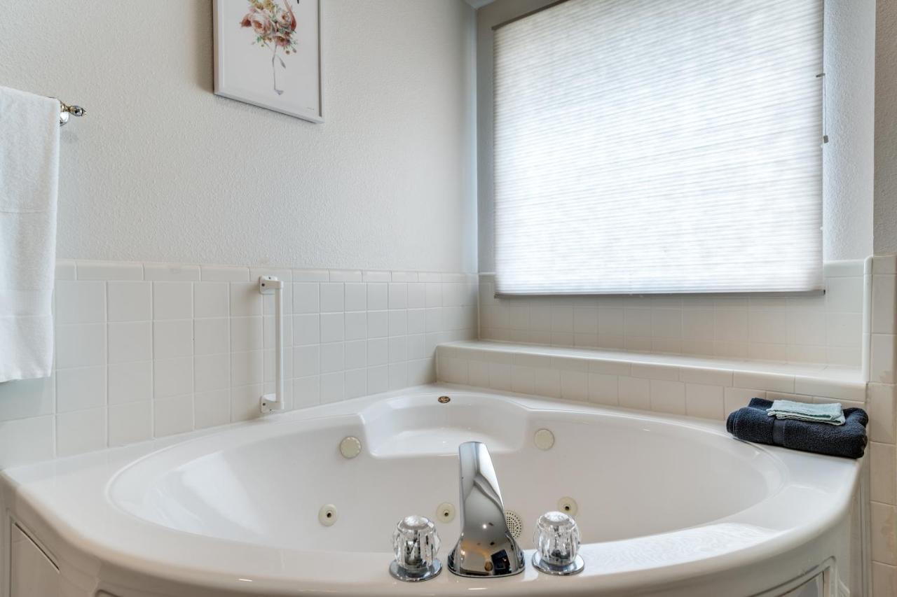 Spacious 5 Bdrm Home Mins To Wineries With Private Pool And Hot Tub! Джонсон-Сити Экстерьер фото