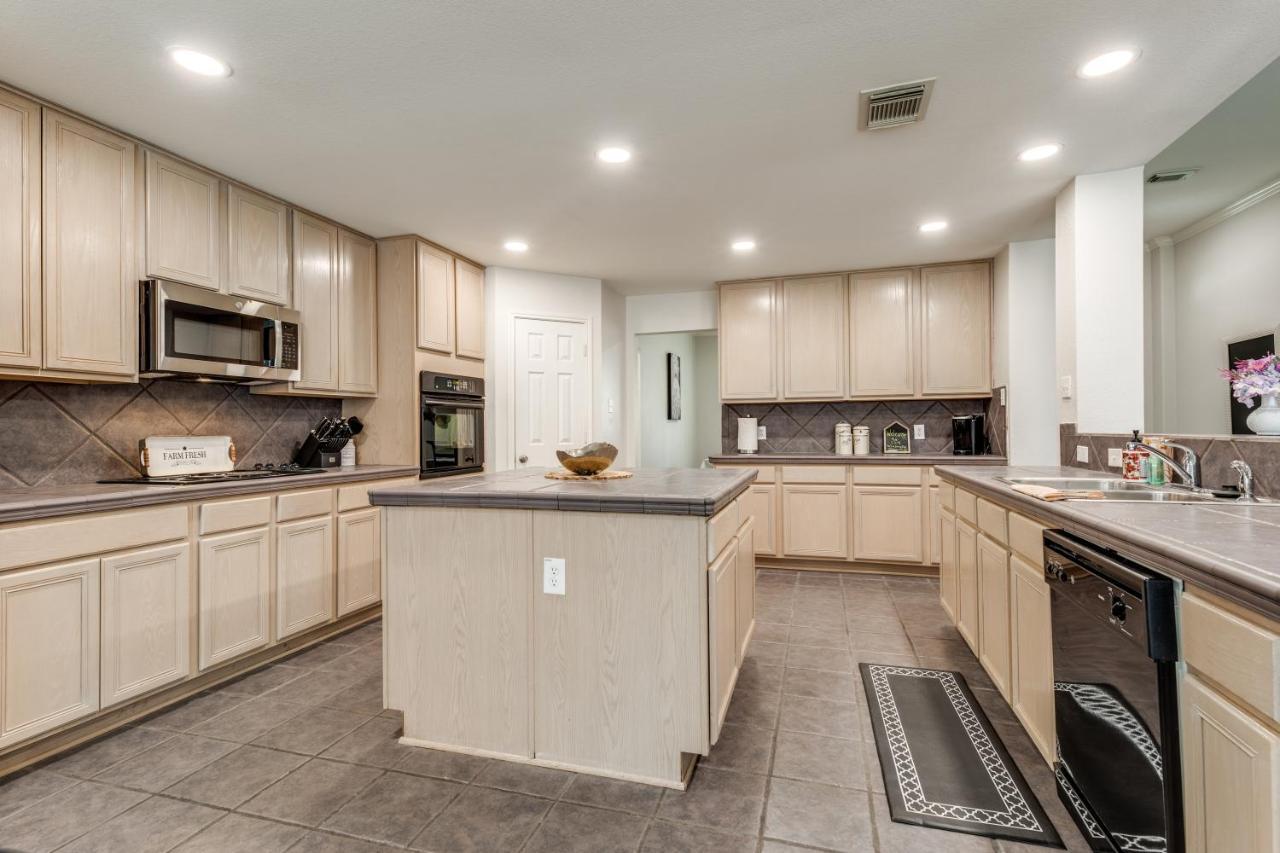 Spacious 5 Bdrm Home Mins To Wineries With Private Pool And Hot Tub! Джонсон-Сити Экстерьер фото