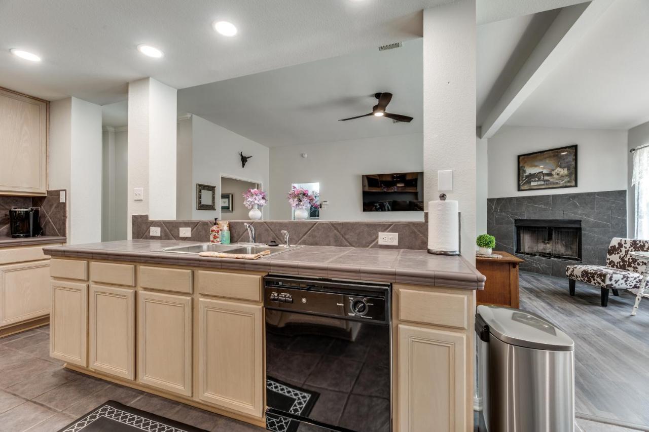 Spacious 5 Bdrm Home Mins To Wineries With Private Pool And Hot Tub! Джонсон-Сити Экстерьер фото