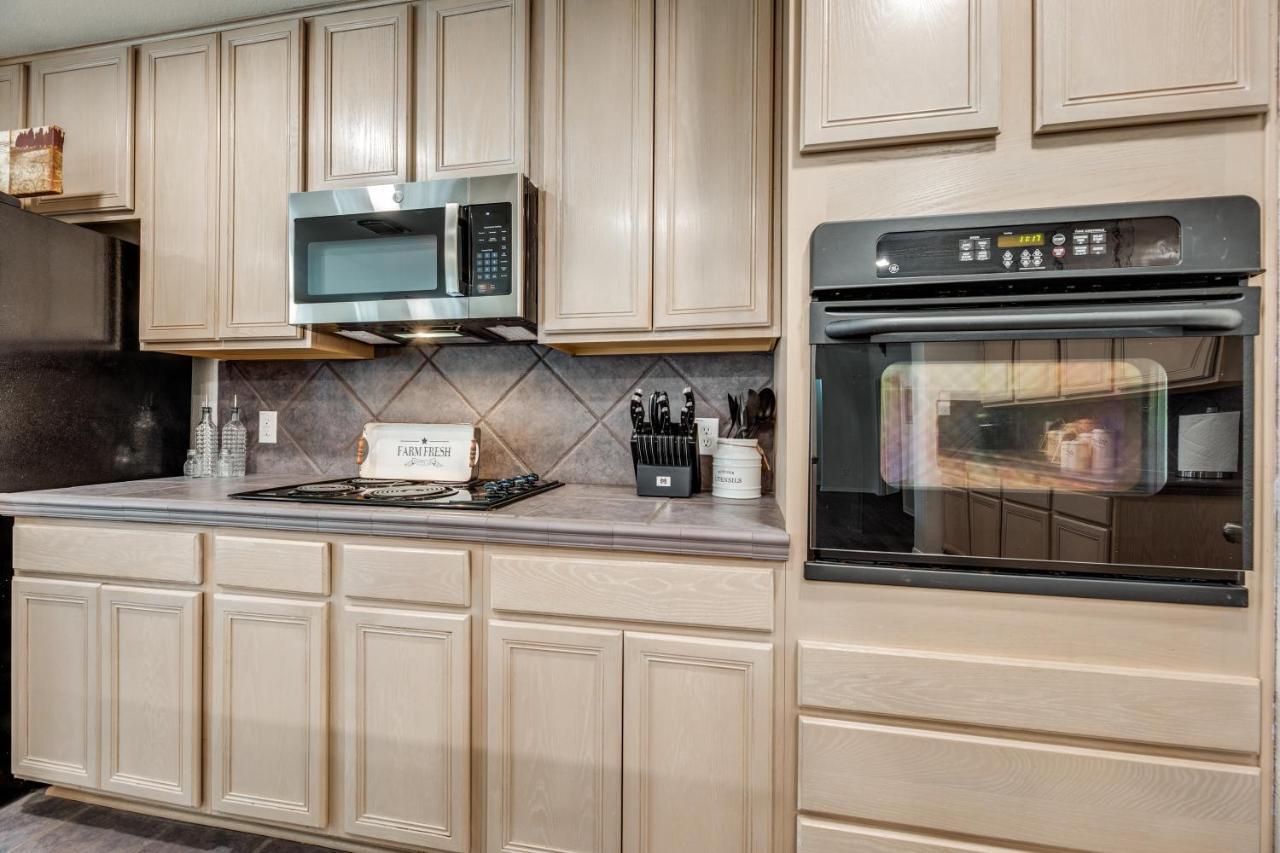 Spacious 5 Bdrm Home Mins To Wineries With Private Pool And Hot Tub! Джонсон-Сити Экстерьер фото