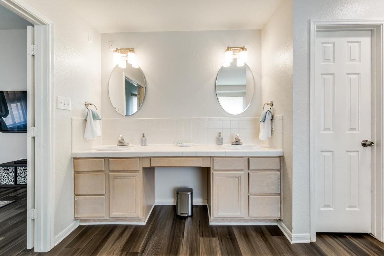 Spacious 5 Bdrm Home Mins To Wineries With Private Pool And Hot Tub! Джонсон-Сити Экстерьер фото